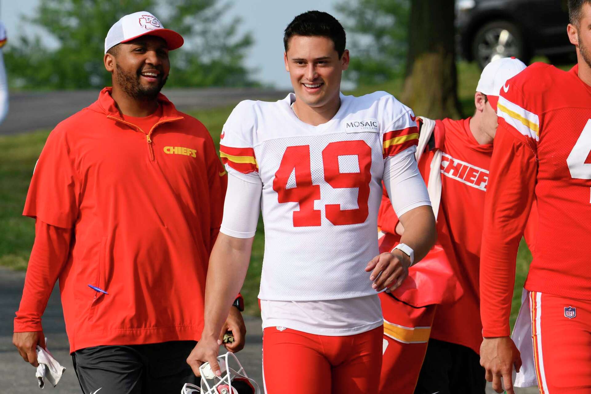 Chiefs Matt Araiza says there are benefits to being a left-footed punter