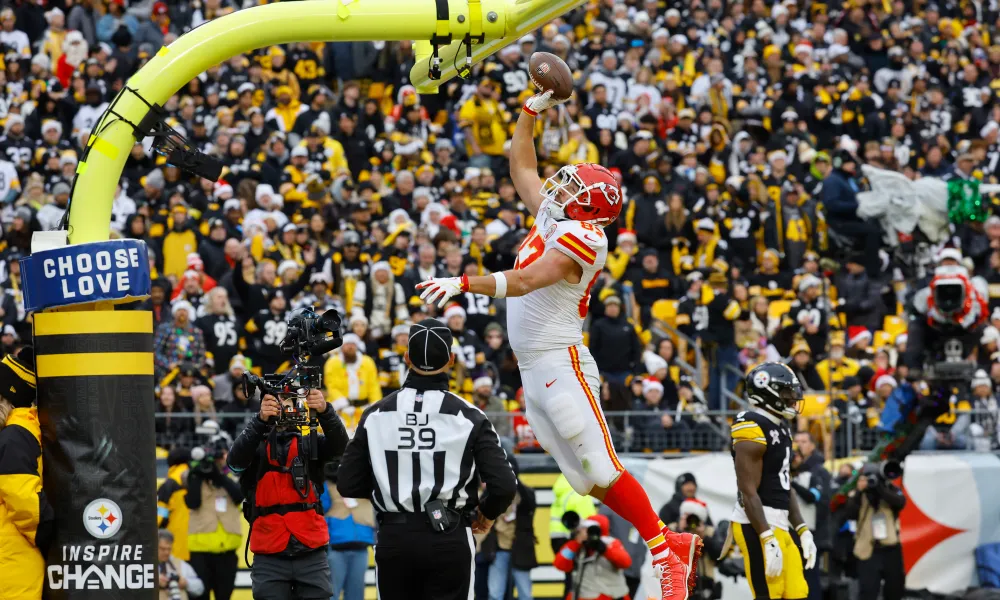 Travis Kelce breaks franchise records in win over Steelers